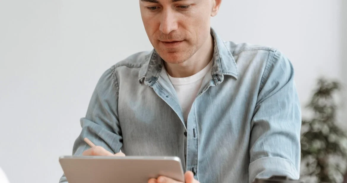 portrait-man-working-tablet